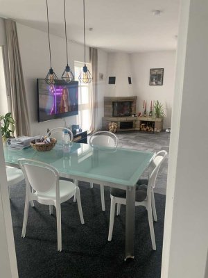 Wohnen wie im Penthouse: 3 Zimmer, Kamin und ca. 100 m² Dachterrasse in Mönchengladbach
