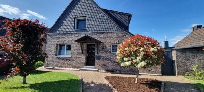 Freistehendes Einfamilienhaus mit großem Garten in Würselen zur Miete