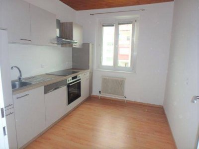 3-Zimmer Wohnung mit Balkon und Parkplatz zu vermieten