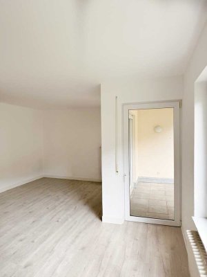 Helle 2,5-Raum-Wohnung mit Einbauküche + Terrasse + neues Bad auf dem Kaßberg