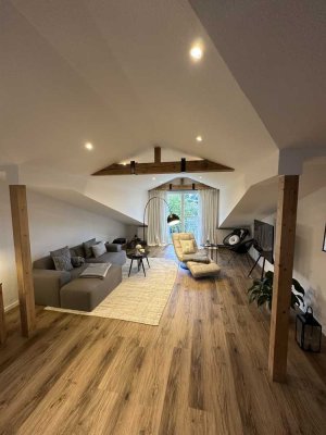 Schöne, lichtdurchflutete 2-Zimmer-Dachgeschosswohnung im Herzen von Alt Breinig