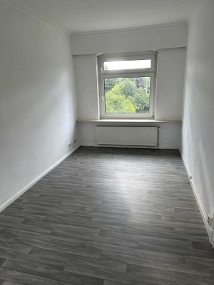 Vollständig renovierte 2,5-Raum-Wohnung mit Einbauküche in Preetz