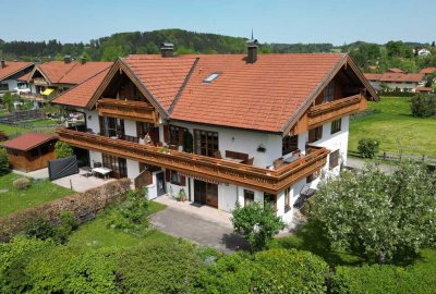 Sonnige 3-Zimmer-Erdgeschosswohnung mit toll eingewachsenem Garten in Bergen (Chiemgau)
