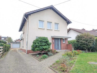 Modernisiertes Einfamilienhaus mit Einbauküche, Sauna und Garten in Niederkassel-Mondorf
