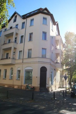 Große & frisch sanierte Altbauwohnung nahe U6 (Renditeobjekt 2k mtl. oder bezugsfrei zu übergeben)