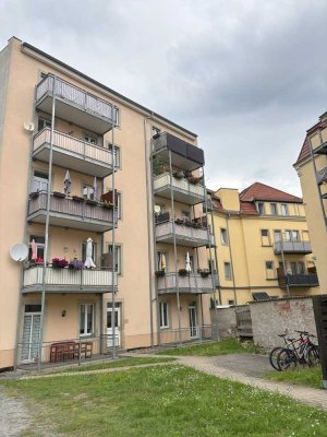 2-Raumwohnung mit offener Küche und Balkon!