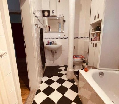 3-Zimmer-Dachgeschoss-Altbauwohnung inkl. großzügigem Spitzboden – kaum Dachschrägen