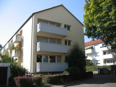 Hochwertig renovierte 2 Zi.-WHG in bevorzugter Wohngegend, EBK, Südbalkon, STP...
