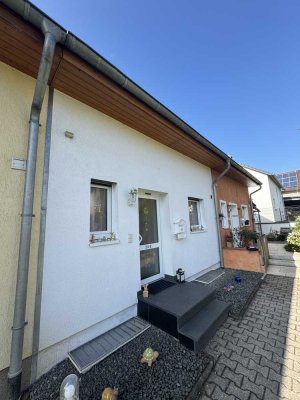 Freiwerdendes Reihenhaus mit ausgebautem Keller und Carport in toller Lage von Dettenhausen