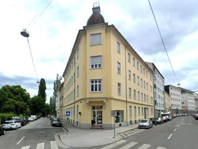 LEND: Heller 2 ZIMMER-Altbau + ruhiger Balkon + extra Wohnküche möbliert + neuwertige Sanitäranlagen