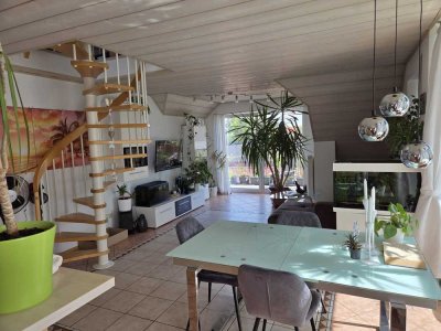 4-Zi.-Maisonette, hell & freundlich – 84 m² + DG, Glas-Erker, 2 Balkone, Garage & Stellplatz