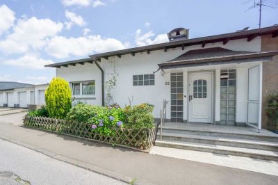PROVISIONSFREI!
Familiengerechtes EFH mit Garten und zwei Garagen in ruhiger Lage