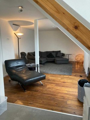 Helle Maisonette-Wohnung mit Balkon, Klimaanlage & moderner Ausstattung