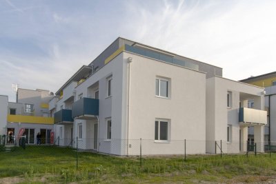 Moderne westseitige Seniorenwohnung mit kleinen Garten
