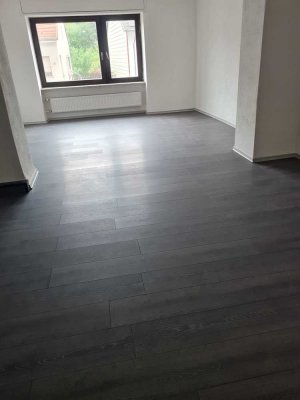 renovierte 3-Zimmer-Erdgeschosswohnung in Schwalbach im Zweifamilienhaus, separater Eingang