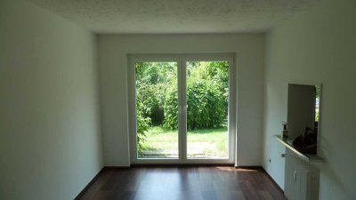 Großzügige 2-Zimmer-Wohnung mit Terrasse, Garten und Garage