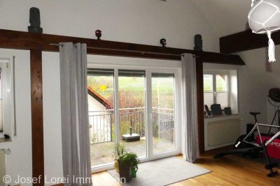 Große Maisonettenwohnung mit Kaminofen, Balkon und toller Aussicht