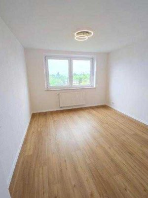 Erstbezug nach Sanierung: freundliche 2-Zimmer-Wohnung mit Balkon in Waldkraiburg