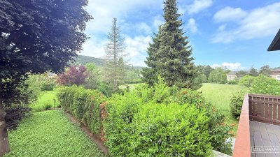Hausgefühl auf zwei Ebenen – großzügige Gartenresidenz mit flexiblem Wohn- und Arbeitsbereich, XXL-Garage &amp; neuer Luftwärmepumpe | ZELLMANN IMMOBILIEN