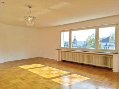 Schön und außergewöhnlich - 107 qm Wohnung (2 1/2 Z KDB)