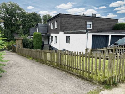 Vermietetes Zweifamilienhaus mit großem Garten in begehrter und ruhiger Lage
