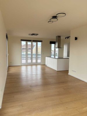 Penthouse mit grosser Rundum-Terrasse,  Fußbodenheizung, EBK (Quarz), Neubau