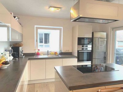 Neuwertige, barrierefreie 4,5 Zi-Whg mit Achalmblick , E-Lade-TG-Platz