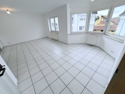Bad Camberg: Helle 1-Zi-ETW 35 m² | Renov. 2025 | Stellplatz+Keller | courtagefrei | zentral+grün
