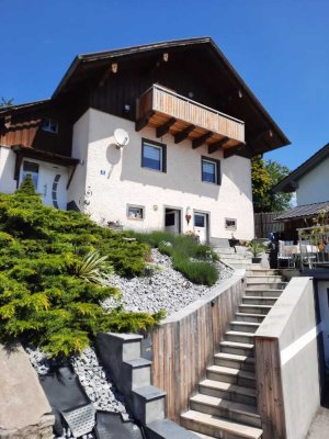 Hauzenberg - Fernblick über die Stadt! Modernisiertes EFH für nur € 299.000,--
