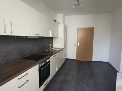 Vermietete 2 Zimmer mit Balkon, neuer EBK inkl. Spülmaschine, Bad mit Wanne und Dusche!