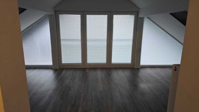 Helle 2-Zimmer Dachgeschosswohnung in Griesheim
