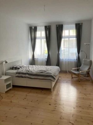 Möbl. Zimmer in 2er WG (sanierter Altbau)