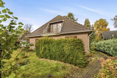 Vollausgebauter Bungalow im Dornröschenschlaf in familiärer und begrünter Lage von Löhnhorst