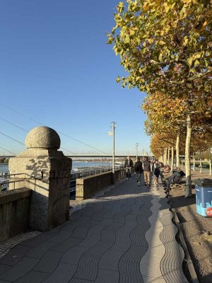 EIN PURZELBAUM ZUM RHEIN - schöne Altbauwohnung in ruhiger Altstadtlage