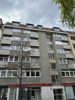 tolle Dachwohnung mit 2 Zimmern und Aufzug in Berlin-Charlottenburg