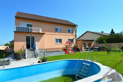 Zweifamilienhaus mit Pool - Garage/Carport - Wohnkeller