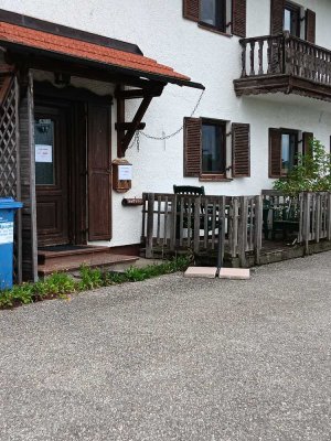 Schöne und sanierte 2,5-Zimmer-Erdgeschosswohnung mit EBK in Kraiburg