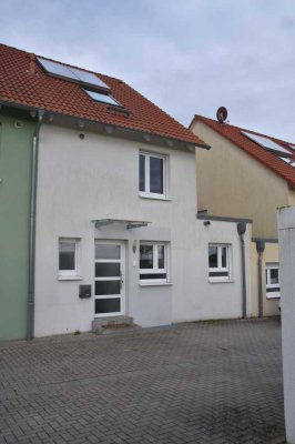 Breites 4-Zimmer-Reihenhaus mit viel Platz, 127qm, Keller & Garten in bevorzugter Wohnlage in Kandel