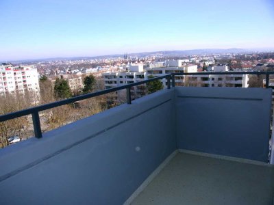 Helle 3,5-Zimmer Wohnung im 7. OG mit Balkon in Regensburg