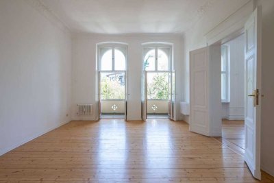 Altbaujuwel mit Kachelöfen & Stuck – 144 m² in Top-Lage
