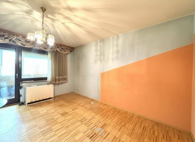 LOGGIA: Geräumige 2-Zimmer-Wohnung mit Extraküche und großem Allgemeingarten - Tiefgarage vorhanden!