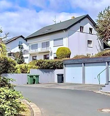 3-Familienhaus in ruhiger Lage  mit fantastischem Fernblick über die Täler und Wälder