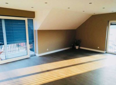 Exklusive, neuwertige 4-Zimmer-Wohnung mit Einbauküche & Stellplatz