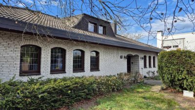 Grosser Winkelbungalow auf grossem Grundstück für Gewerbe und Wohnen