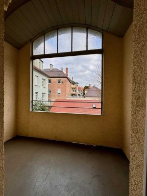 Attraktive, frischgestrichene 2 Zimmer-Wohnung im denkmalgeschütztem Haus