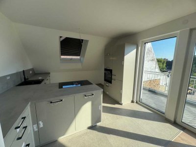Exklusive 3 ZKB Wohnung mit Balkon im DG zu vermieten