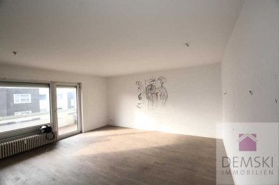 5621: Düsseldorf-Benrath, schöne 3 Zimmerwohnung mit Balkon und Tiefgarage