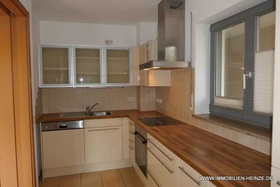 # Begehrte Lage! Hochwertige Wohnung mit Einbauküche und Carport !