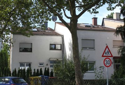 Exklusive, gepflegte 2-Zimmer-Erdgeschosswohnung mit Balkon und Einbauküche in Hanau