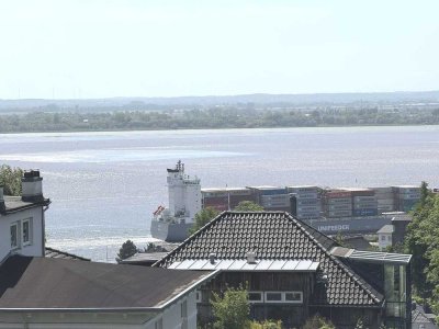 Elbblick: Schönes & großzügiges Penthouse in begehrter Toplage